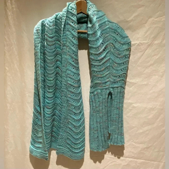 Mermaid-Tail Knit Blanket in Turquoise (OSFM) - Picture 6 of 6